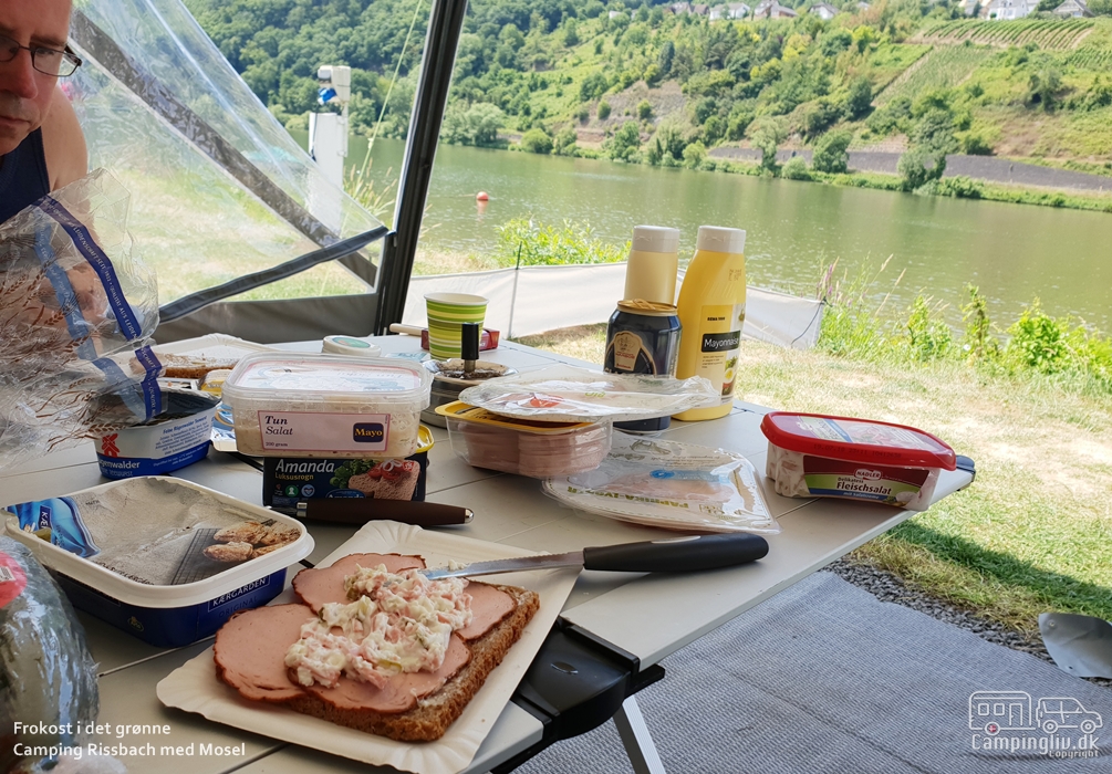 Eating-home-at-Camping-Rissbach